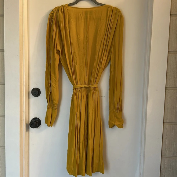 S/W/F Anthropologie long sleeve tie waist sleeve cutout vneck mustard large - Picture 7 of 7